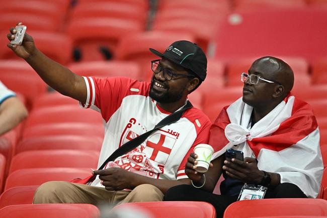 Torcedores de Inglaterra e Estados Unidos no jogo pelo Grupo B da Copa do Mundo