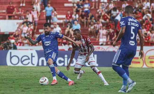 Cruzeiro venceu o Náutico por 1 a 0 neste domingo, no estádio dos Aflitos, peal 7ª rodada da Série B