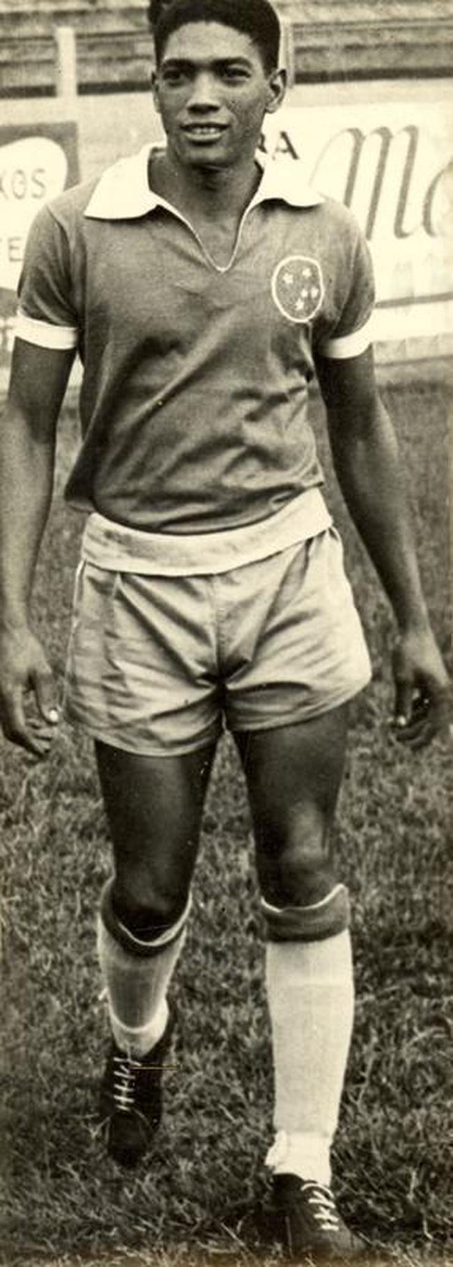 Sete ttulos - Vav (zagueiro). Perodo: 1956 a 1967. Conquistas: Campeonato Mineiro (1956, 1959, 1960, 1961, 1965, 1966 e 1967). 