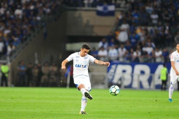 Fotos do primeiro duelo do duelo entre Cruzeiro e Grmio, no Mineiro, pela semifinal da Copa do Brasil