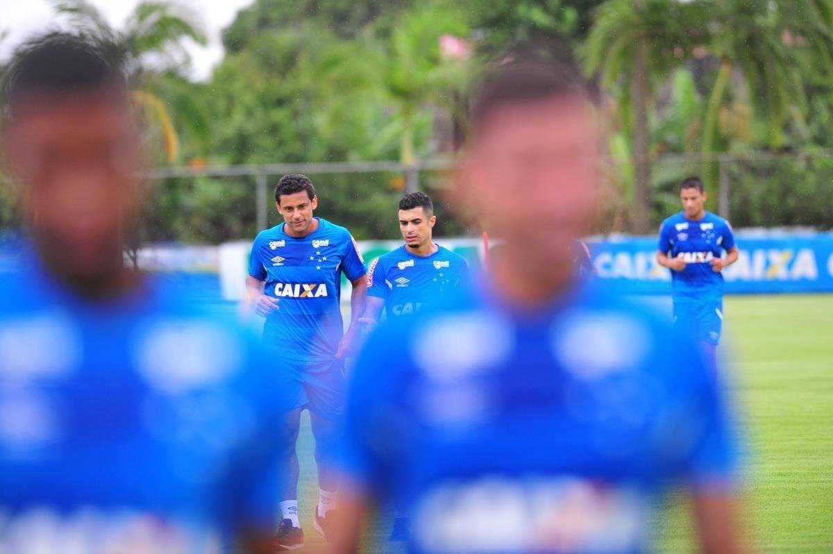 No segundo dia da pr-temporada, jogadores do Cruzeiro fizeram atividade fsica no campo