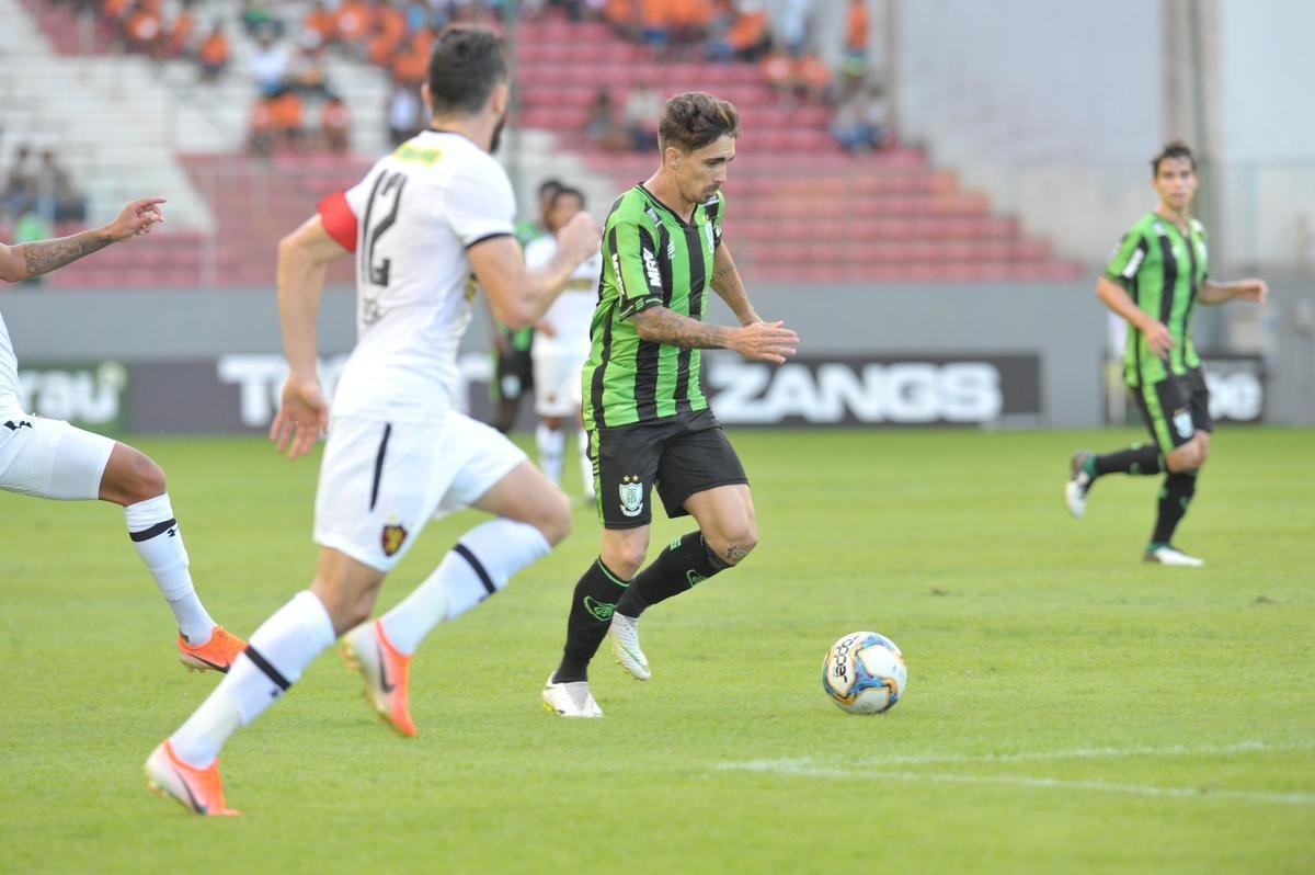 Amrica chegou ao gol no segundo tempo, em chute cruzado de Ademir: 1 a 0