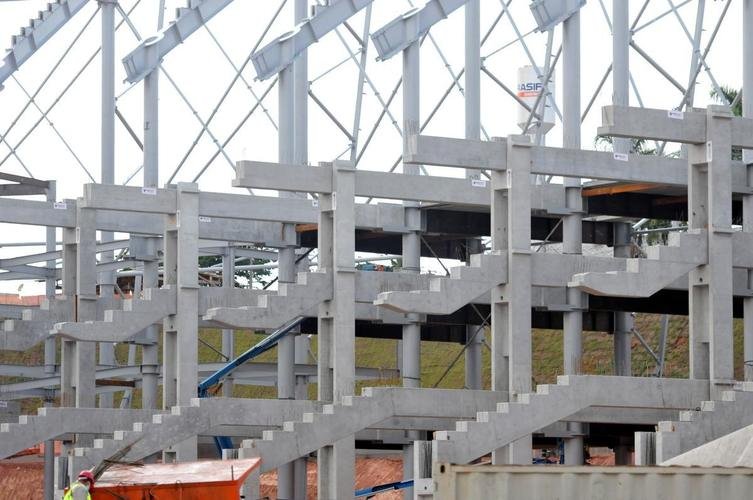 Arena MRV completa um ano de obras neste 20 de abril de 2021. Veja como est o andamento da construo do estdio do Atltico, que tem previso de ficar pronto em outubro de 2022. Sero 46 mil lugares, 2.333 vagas de estacionamento, 40 bares e 80 camarotes. O empreendimento fica no bairro Califrnia, em Belo Horizonte. (Fotos de Gladyston Rodrigues/EM/D. A Press)