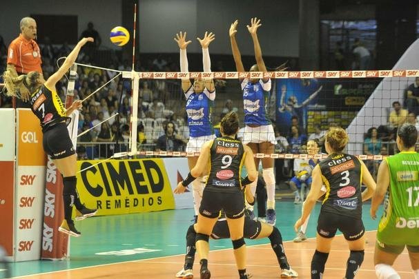 Minas x Praia: veja fotos da primeira partida da final