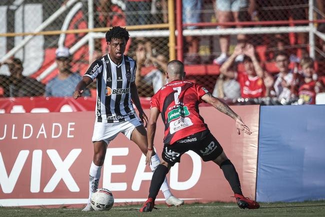 Fotos do jogo entre Pouso Alegre e Atltico, pelo Mineiro