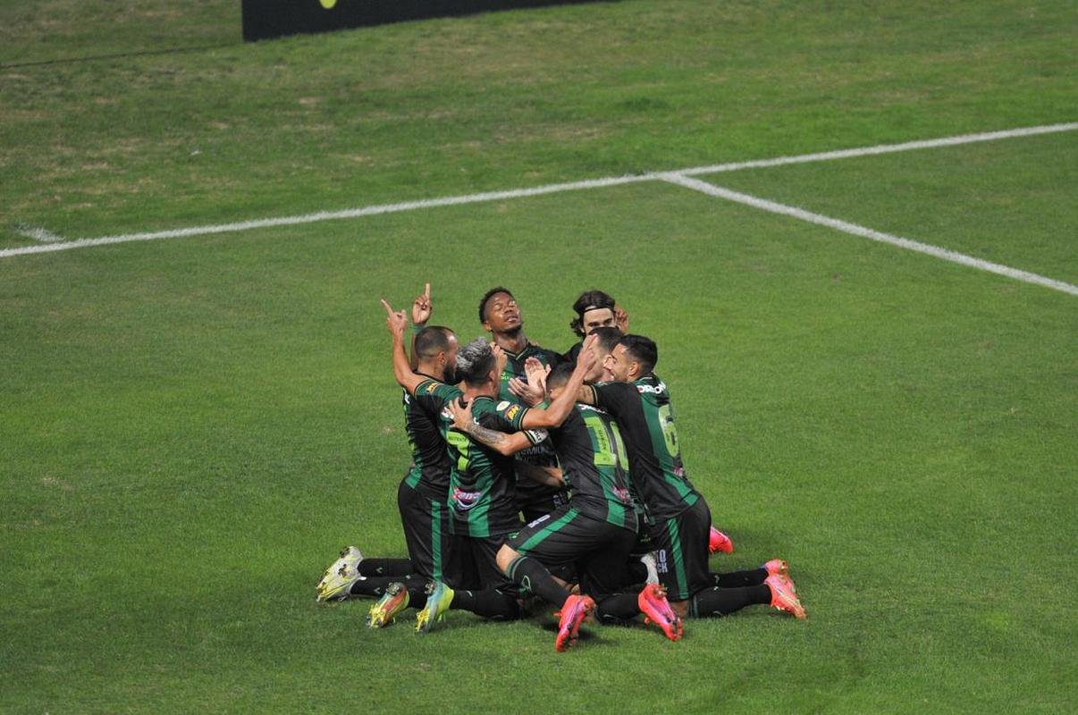 Ribamar abriu o placar para o Amrica sobre o Inter no Independncia