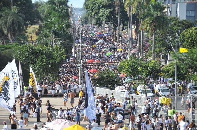 Fotos da chegada da torcida do Atltico ao Mineiro para o clssico contra o Cruzeiro pela nona rodada do Mineiro 