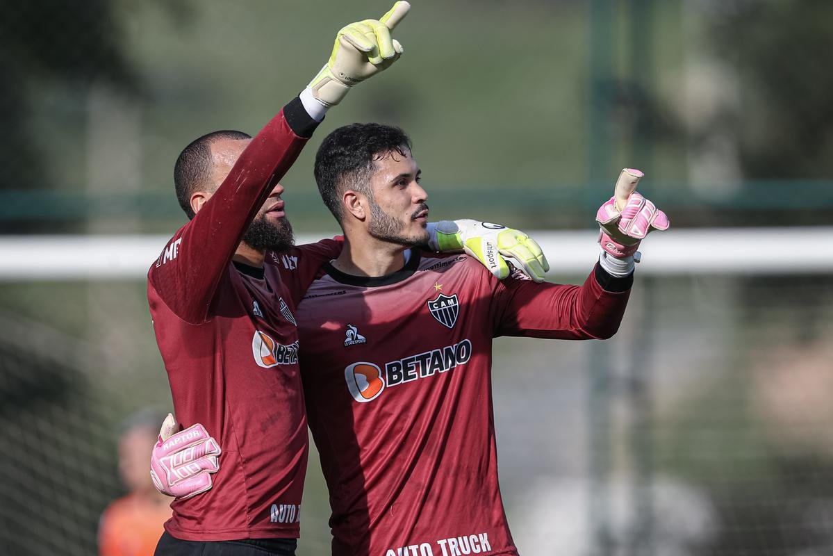 Com Guilherme Arana de volta, Cuca comanda atividade na Cidade do Galo