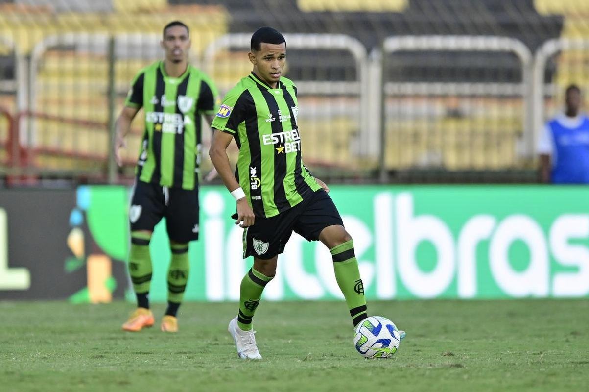 Fotos do jogo entre Nova Iguau e Amrica pela Copa do Brasil