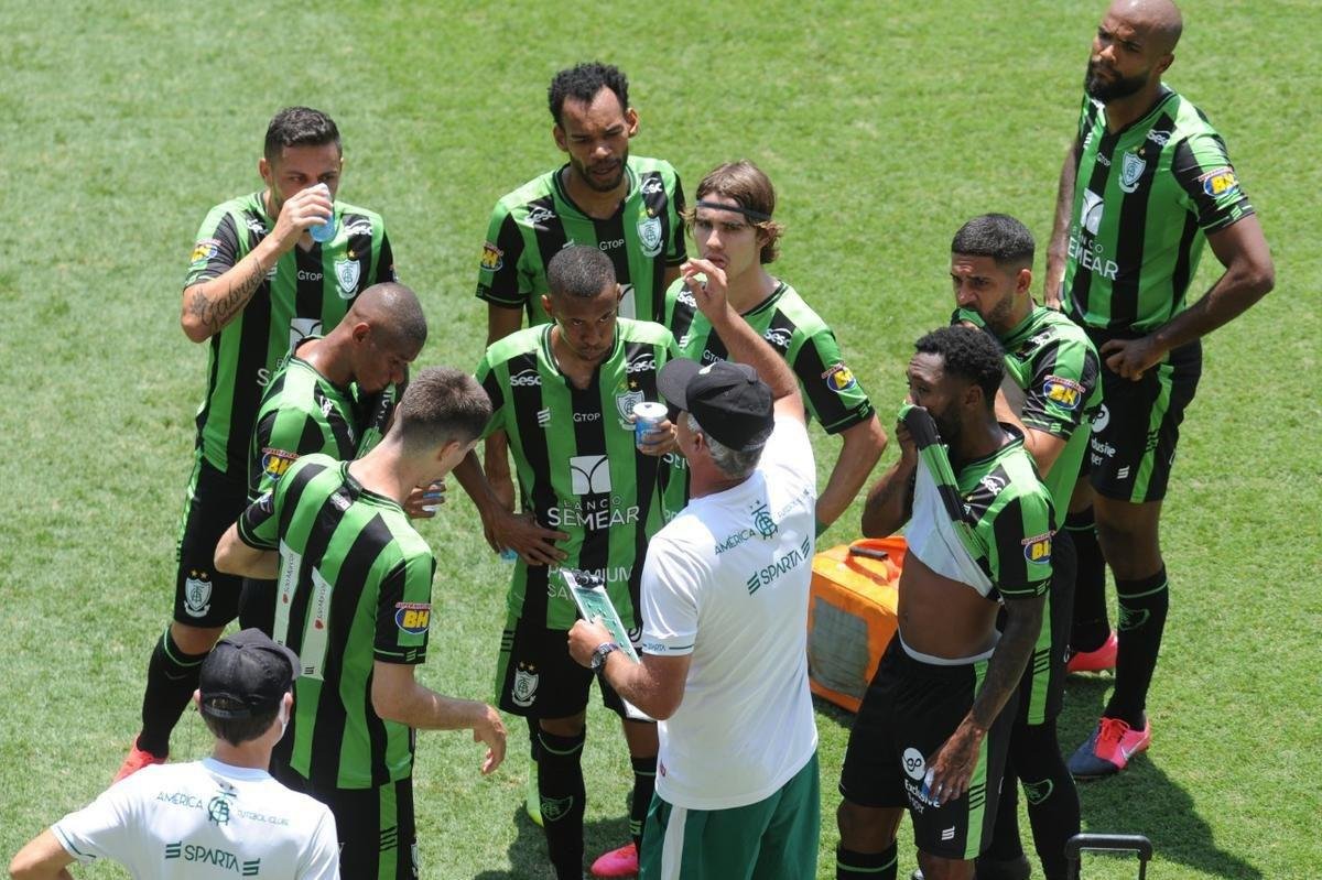 Equipes se enfrentaram neste sbado, pela 13 rodada da competio