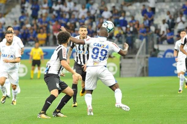 Imagens da torcida e da partida entre Cruzeiro e Santos, no Mineiro