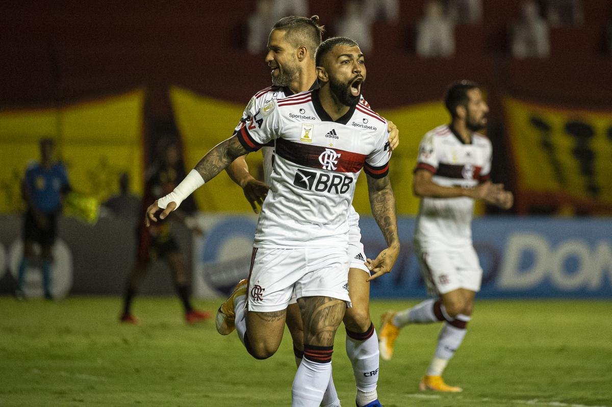 #3 - Flamengo: 1080 pontos em 704 jogos (296 vitórias, 196 empates e 212 derrotas). Títulos: 2009, 2019 e 2020