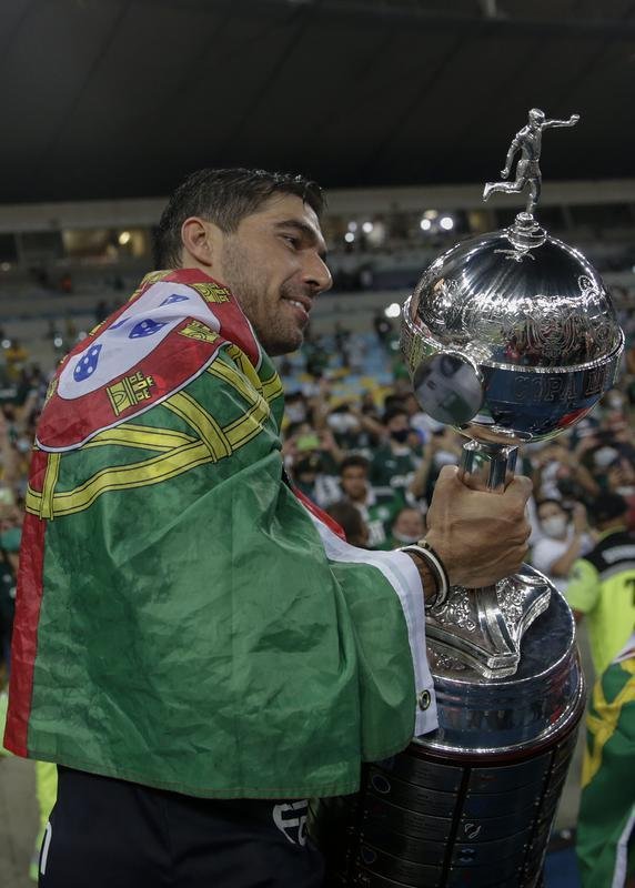 Festa do Palmeiras no Maracanã com a conquista do bicampeonato da Copa Libertadores sobre o Santos. Verdão venceu a decisão por 1 a 0 com gol do atacante Breno Lopes aos 53 do segundo tempo (AFP / Mauro Pimentel / Ricardo Moraes / Silvia Izquierdo)
