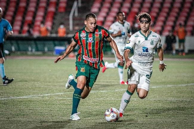 O atacante Caio Dantas marcou 17 gols em 33 jogos pelo Sampaio Corr�a, que terminou a S�rie B em 6�, com 57 pontos.