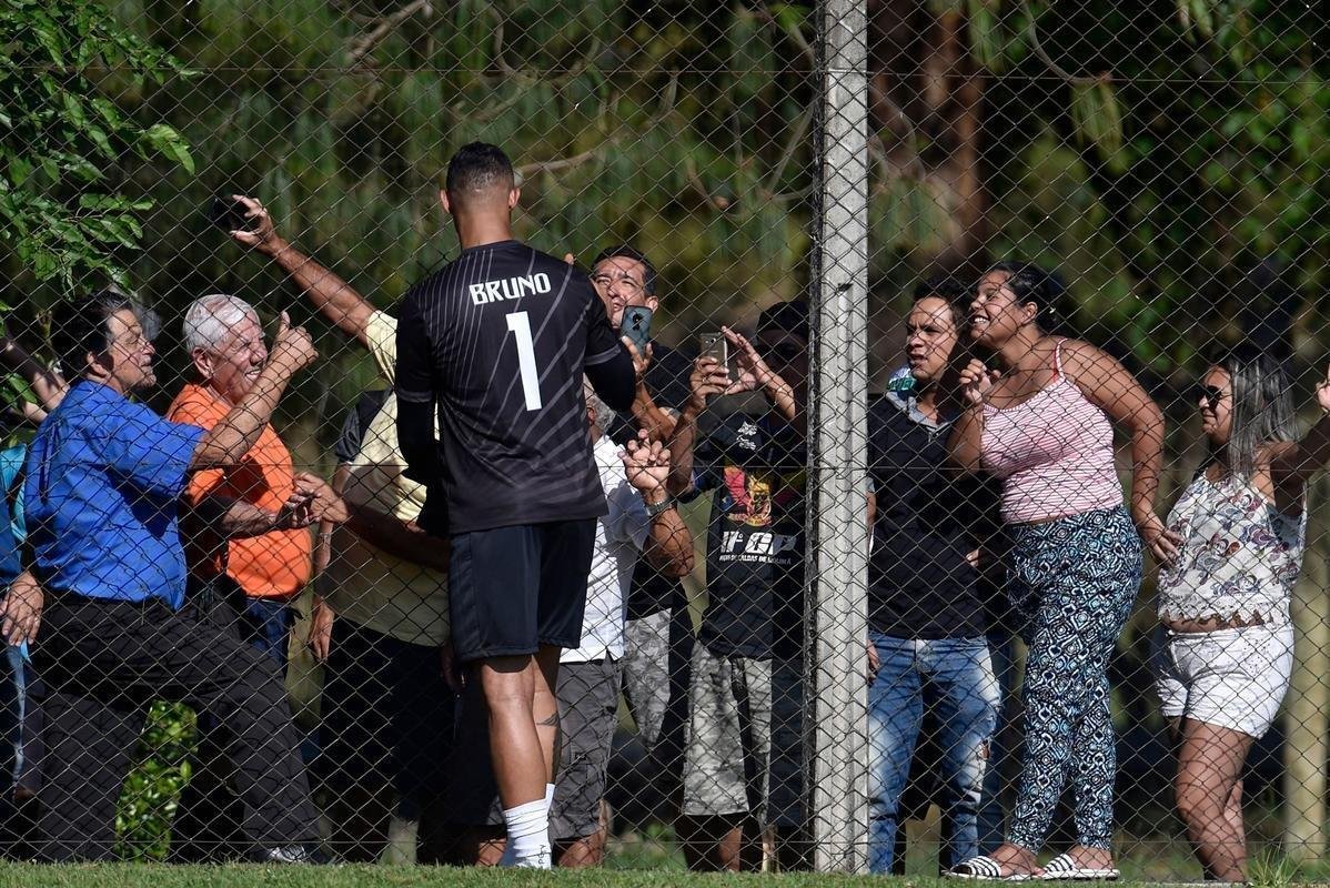 Goleiro Bruno foi apresentado neste sbado pelo Poos de Caldas