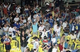 Imagens da torcida e da final da Copa do Brasil de 2003