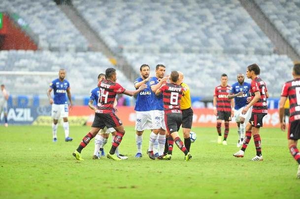 Cruzeiro x Flamengo: fotos do jogo vlido pela 37 rodada do Brasileiro, neste domingo (25/11), no Mineiro (Ramon Lisboa/EM D.A Press)