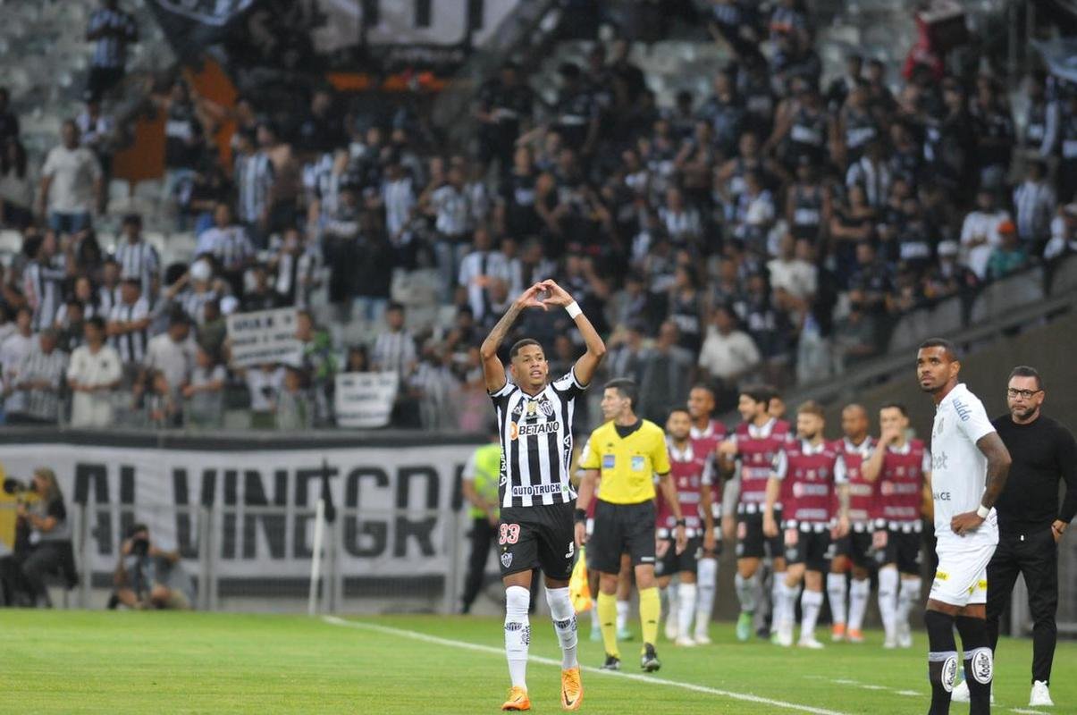 Fotos do jogo entre Atltico e Santos, no Mineiro, em Belo Horizonte, pela 11 rodada do Campeonato Brasileiro