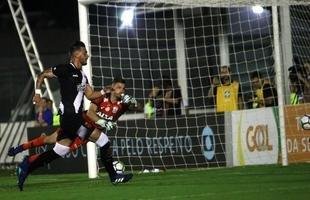 Fotos do duelo entre Vasco e Am�rica, em S�o Janu�rio, pela quarta rodada do Brasileiro