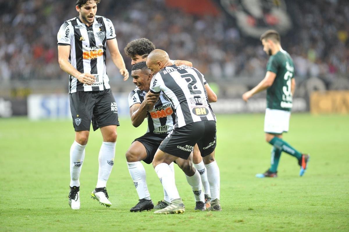 Marquinhos abriu o placar para o Atltico em chute cruzado: 1 a 0