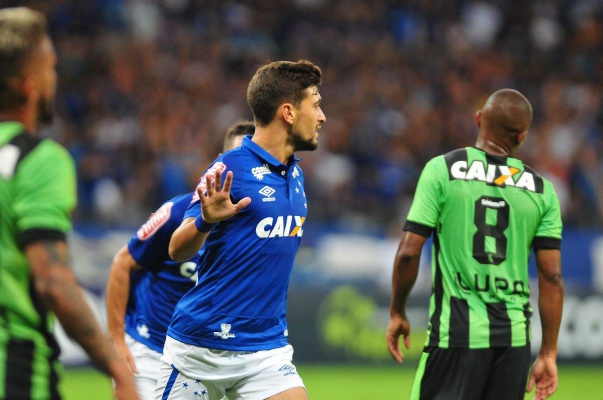 O Cruzeiro venceu o Amrica por 2 a 0, no dia 23 de abril de 2017, no Mineiro, em Belo Horizonte, pelo jogo de volta da semifinal do Campeonato Mineiro. De Arrascaeta marcou duas vezes para a Raposa.