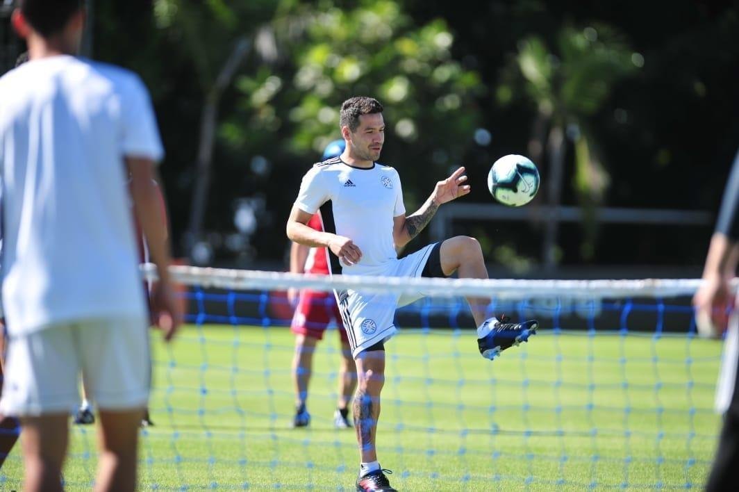 Seleo Paraguaia treina na Toca da Raposa 2