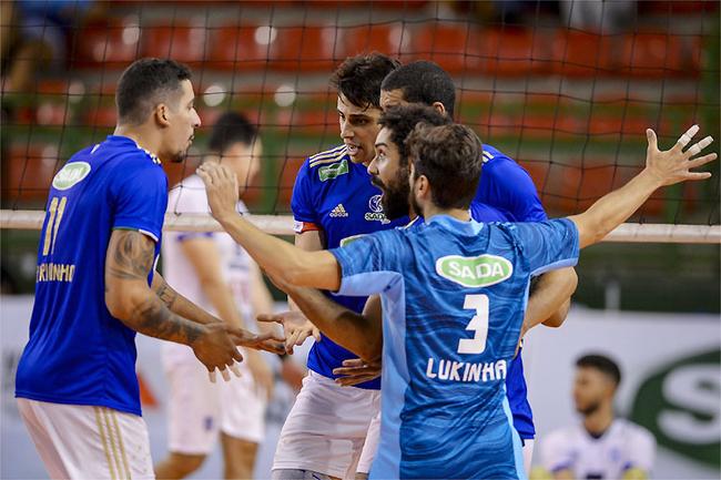 Cruzeiro e Minas travaram batalha de cinco sets na volta da torcida ao Riachão