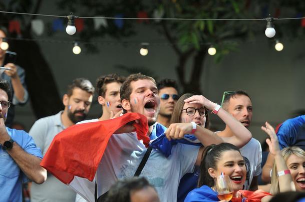 Franceses foram  loucura, em BH, com bicampeonato mundial da seleo na Rssia