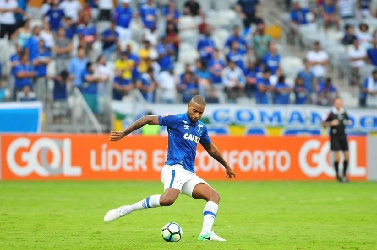 Partida no Mineiro marcou as estreias de Cruzeiro e So Paulo no Campeonato Brasileiro