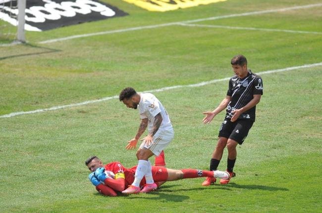 Cruzeiro e Ponte Preta se enfrentaram numa manh de forte calor em Sete Lagoas