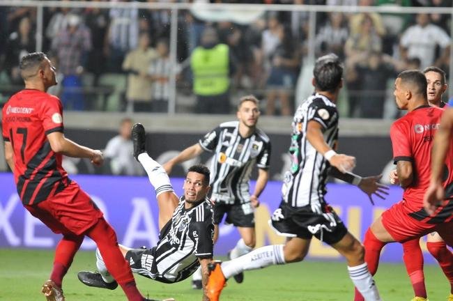 Fotos do jogo entre Atltico e Athletico-PR