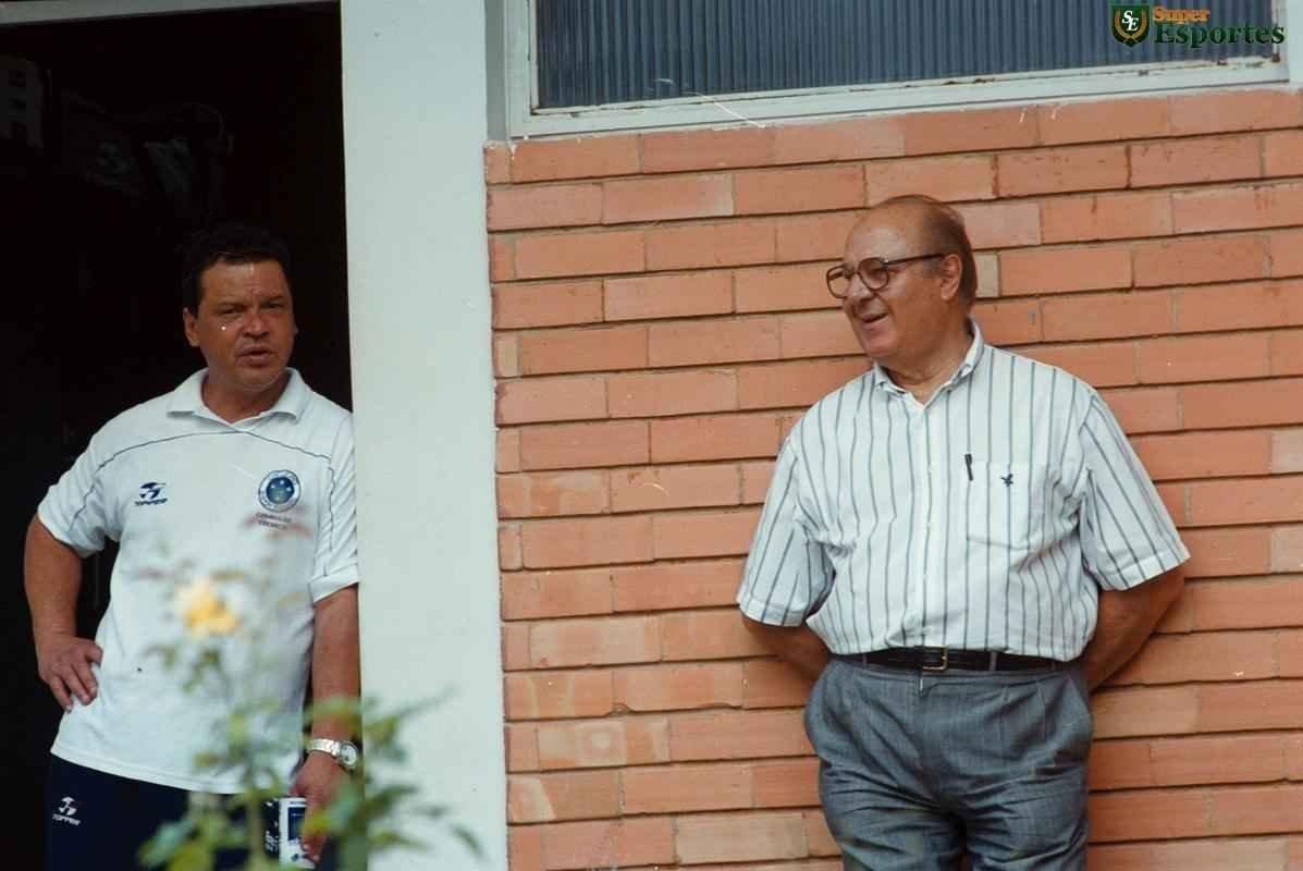 Ex-presidente do Cruzeiro, Felcio Brandi, construtor da Toca da Raposa I, durante visita ao CT em 2000