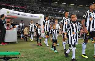 Mascotinhos do Atltico no jogo contra o Juventude, no Mineiro, pelo Campeonato Brasileiro de 2022