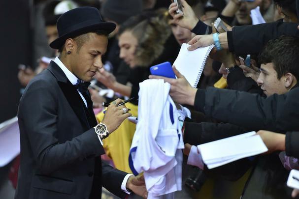 Confira as fotos dos bastidores e da cerimônia da Bola de Ouro