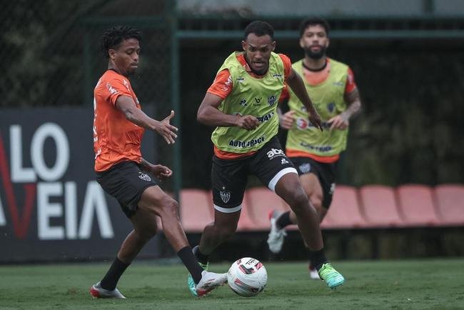 O Atltico realizou, nesta quinta-feira (10), a primeira atividade visando o clssico com o Amrica, vlido pela 5 rodada do Campeonato Mineiro. Com titulares em campo, o time de 'El Turco' Mohamed trabalhou para o confronto que ser disputado s 16h30 do sbado (12), no Estdio Independncia, em Belo Horizonte.