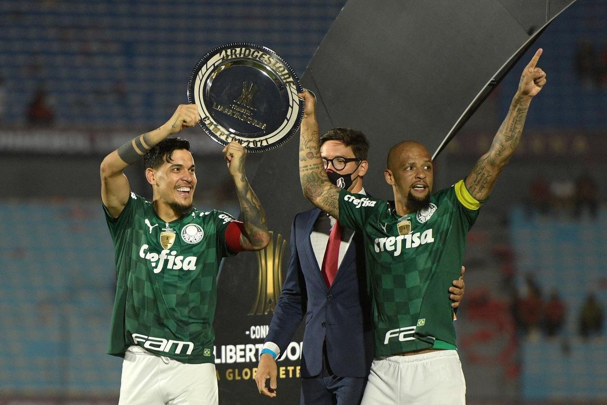 Fotos: festa dos jogadores do Palmeiras com a taa da Libertadores