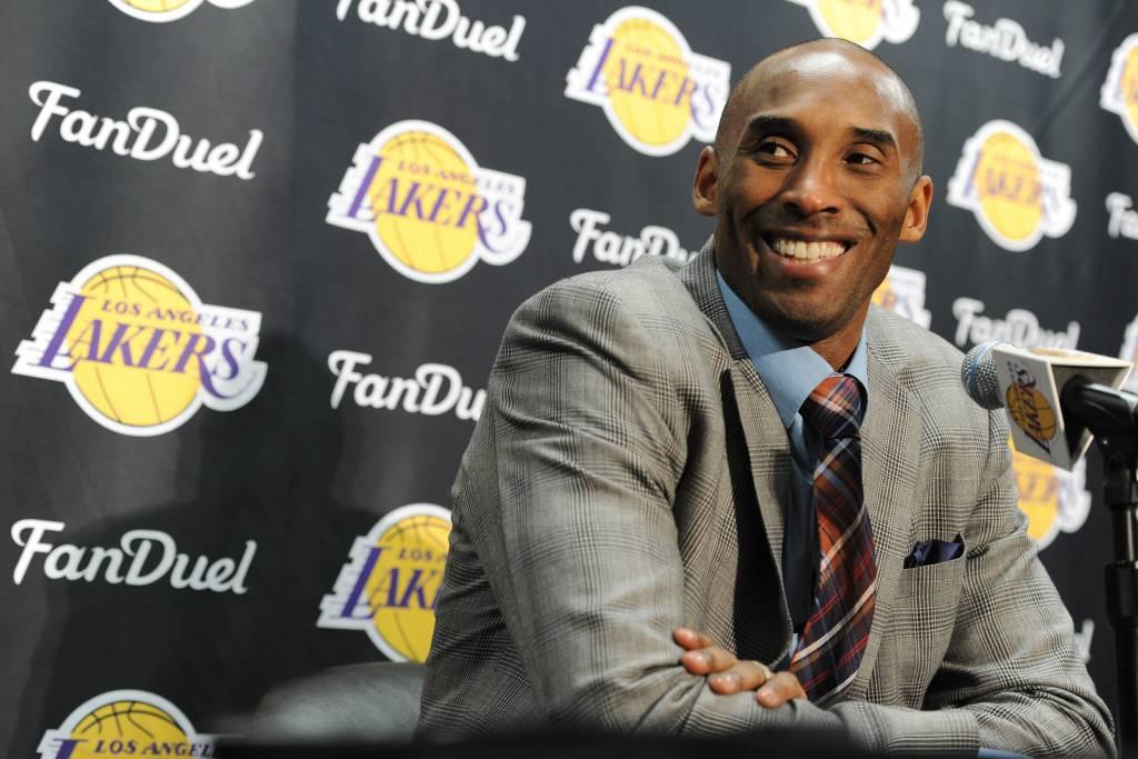 Aps 20 anos de carreira, Kobe Bryant anunciou que se aposentaria ao fim da temporada 2015/16