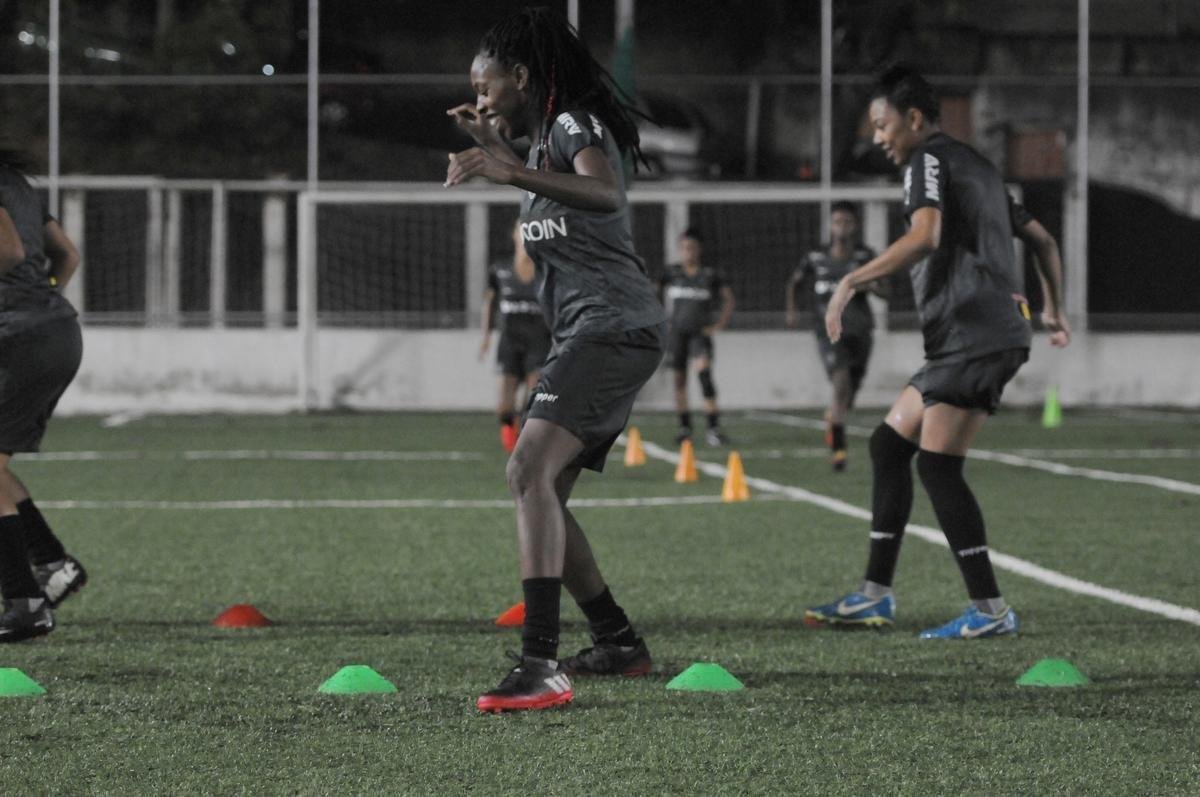 Reportagem acompanhou rotina de treinos do time feminino do Atltico