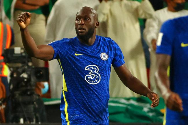 Lukaku abriu o placar para o Chelsea na final do Mundial diante do Palmeiras. Ele marcou de cabea.