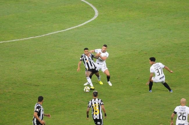 Atltico e Corinthians se enfrentaram no Mineiro, neste domingo (24), em jogo vlido pela 19 rodada da Srie A do Campeonato Brasileiro.