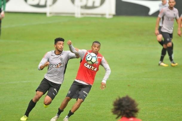 O elenco do Atltico treinou nesta quinta-feira de olho no jogo contra o Corinthians, neste domingo