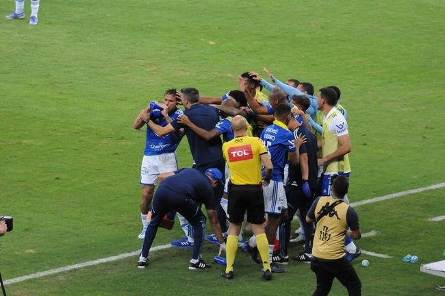 Fotos do jogo entre Cruzeiro e CRB, no Mineiro, em Belo Horizonte, pela 11 rodada da Srie B do Brasileiro