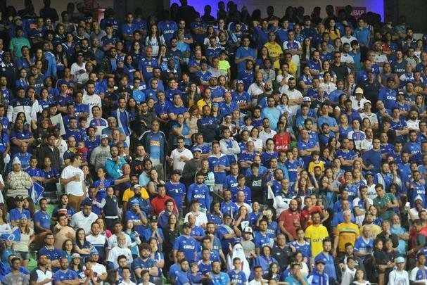 Com gols de Thiago Neves, Arrascaeta e Ded, Cruzeiro goleou a Chapecoense por 3 a 0