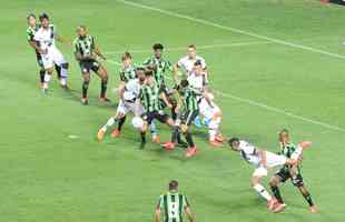 Fotos do duelo entre Amrica e Ponte Preta, no Independncia, em Belo Horizonte, em jogo de volta da quarta fase da Copa do Brasil
