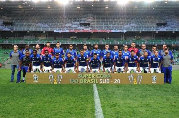 Aps por 2 a 2 no tempo normal, Cruzeiro derrotou Atltico por 4 a 2 nas penalidades e se sagrou campeo de torneio indito. Em 2018, clube celeste disputar a Copa Libertadores da categoria