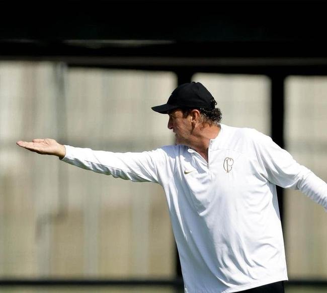 Atualmente no Corinthians, Cuca j conquistou 11 ttulos: Carioca (2009), Mineiro (2011, 2012, 2013 e 2021), Libertadores (2013), Copa da China (2014), Supercopa da China (2015), Brasileiro (2016 e 2021), Copa do Brasil (2021)
