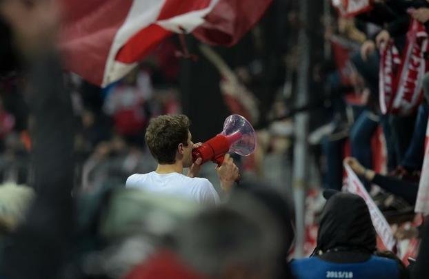 O Bayern de Munique conseguiu um vitria histria sobre a Juventus nesta quarta-feira para avanar s quartas de final da Liga dos Campees. Aps sair perdendo por 2 a 0, conseguiu o empate aos 45 minutos do segundo tempo e garantiu o triunfo por 4 a 2 no segundo tempo da prorrogao. O jovem Coman, de apenas 19 anos, est no Bayern emprestado pela Juventus, participou dos dois gols no tempo normal e marcou o tento que fechou a contagem na Allianz Arena.