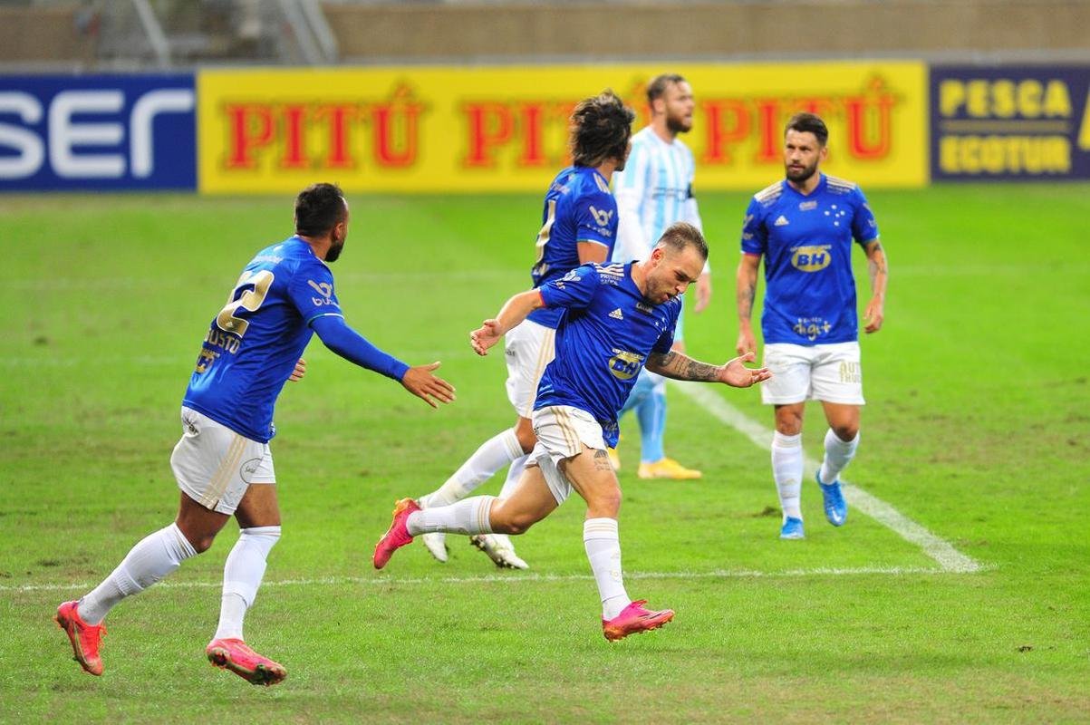 Fotos de Cruzeiro x Londrina, no Mineiro, pela 15 rodada da Srie B