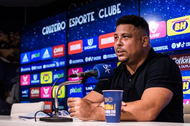Em sua primeira visita  Toca da Raposa II, Ronaldo concedeu entrevista coletiva e teve contato com jogadores e comisso tcnica do Cruzeiro. Ele tambm se encontrou com scios da categoria Diamante.