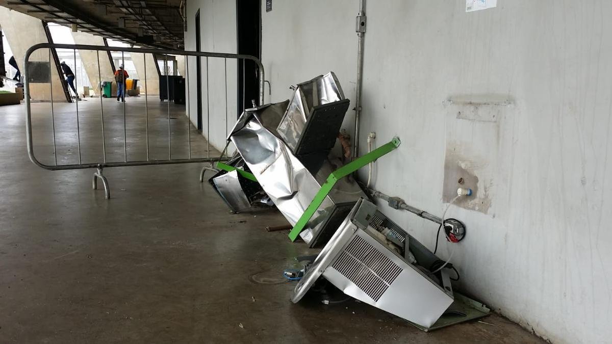 Imagens dos estragos causados por torcedores no Mineiro